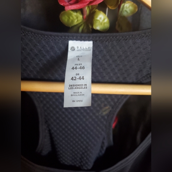 BNWT Black Bally Total Fitnes racerbank tank top size Large - Picture 3 of 4